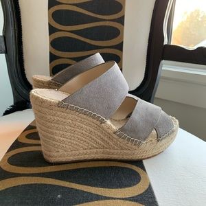 Kenneth Cole Grey suede wedges